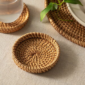 【最大2000円OFFクーポン】 コースター ラタン 籐 約 W 10cm D 10cm H 1.5cm ナチュラル ラウンド 丸 円形 トレイ トレー 小物入れ 小物置き アクセサリー ピアス 指輪 リング 腕時計 小物 リゾートイ
