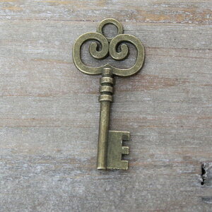 【3個パック】金古美 キー チャーム sgy-324-3p ( 手芸用パーツ 手芸 手芸用品 手芸材料 パーツ ハンドメイド アンティーク 材料 素材 金具 鍵 かぎ カギ )