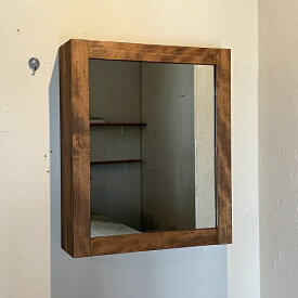 【訳あり商品】ミラーキャビネット　一枚開き　栂（ツガ）　ウォルナット色　背板無し　鏡に傷あり　写真の現品限り【W500 H600 D150】