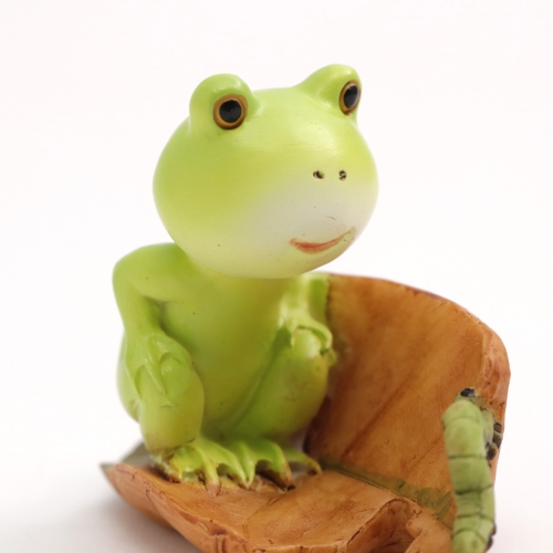アジアン雑貨 ミニチュア オブジェ 飾物 カエル雑貨 ぽっちゃり カエル 蛙 青虫を眺めるカエル 可愛い おしゃれ フロッグ 置物 格安
