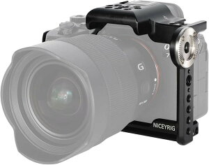 �݊��iNiceyrig �t���J�����P�[�W Sony A7M4 / A7IV Alpha 7R V�ɐ�p �A���~�j�E������ �n���h�O���b�v �N�C�b�N�����[�X ���g���� Arri�K�i�̃l�W�������� Arca�K�i�v���[�g������ -505