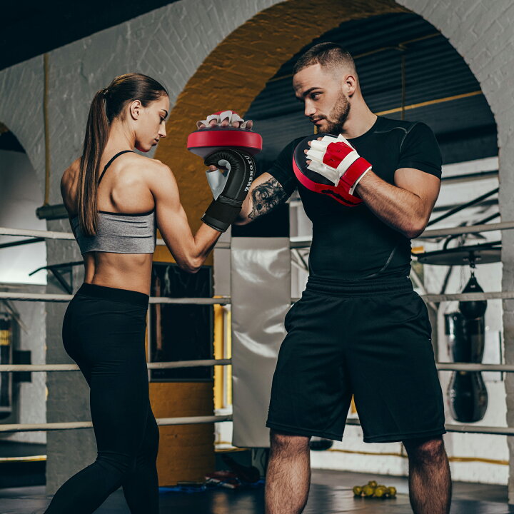 HJC FURION 2.0 F1チャンピオンチームのレッドブルとのコラボヘルメット - 限定製品情報 | cyclowired Game Day ブローチピン レッド ブラック エナメル フットボール メガホン チア ヘルメット タッチダウン ブローチ スポー