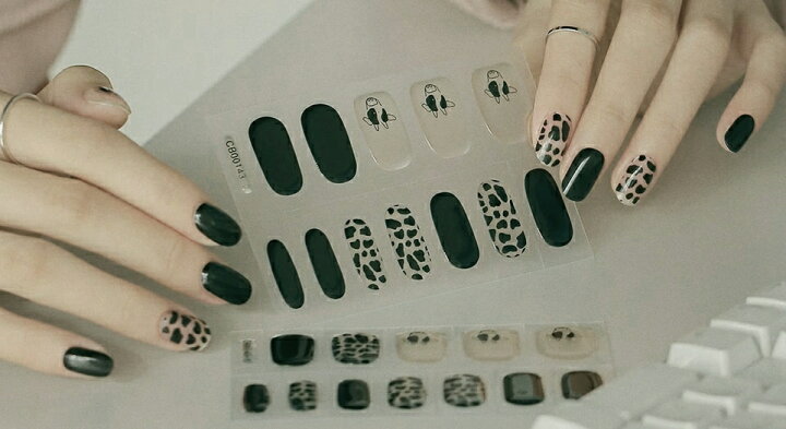 楽天市場 公式 貼ってライトで硬化 ジェルネイルシール 貼る ネイルシール ポップな牛さん ジェルネイル ハンドネイル 硬化 ジェル ネイル シール デザインネイル アニマル カウ柄 牛柄 ジェルシール 爪 ネイルシート ブラック セルフネイル ジニピン Zinipin