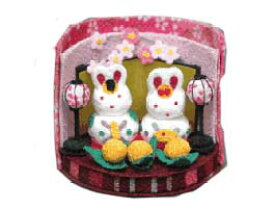 桃の節句 ちりめん内裏雛飾 ちりめん兎内裏雛飾り 透明ケース入り (高さ約6.2cm 幅約7.5cm 奥行約8cm)A76783