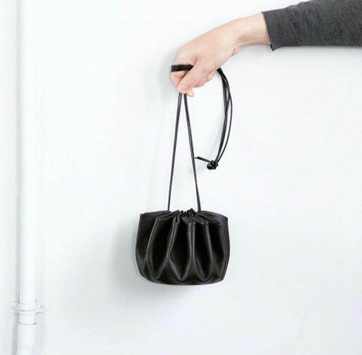 楽天市場 日本スエーデン Ro Reliefobject O Pouch Black Bag レザー バッグ カバン 鞄 手提げ 巾着 Zuiun